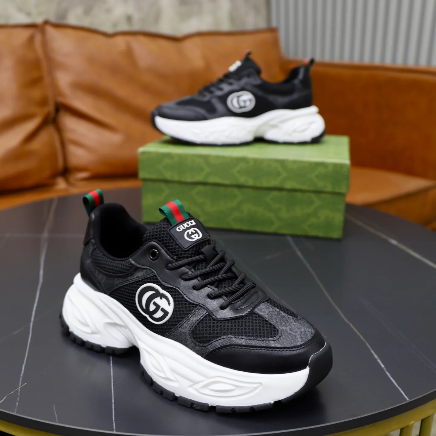 Ex-factory price: 462💰🙅‍♂️🙅‍♂️🙅‍♂️ Brand: Gucci GUCCi Standard code: 38-44 (45 customized) Grade: Same as the official website Material: Original material splicing Comfortable and breathable lining Lightweight and wear-resistant sports outsole Style category: Men's fashionable casual shoes Running sneakers Distinguished luxury brand elements Top luxury Color: actual picture color